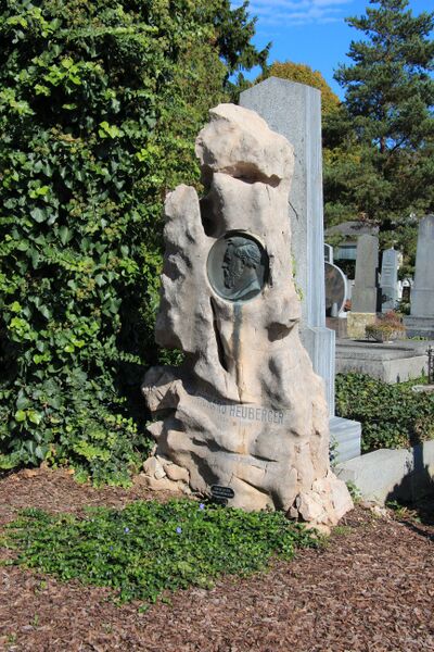 ملف:Friedhof-Hinterbrühl 5407.jpg