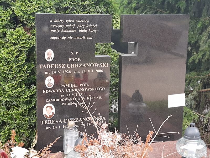 ملف:Grób prof. Tadeusza Chrzanowskiego.jpg