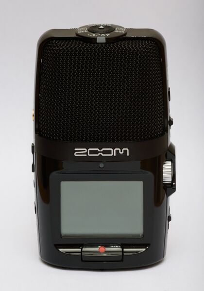 ملف:Zoom H2n stack.jpg