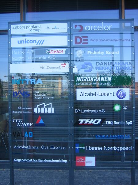 ملف:Islands Brygge43-virksomheder.JPG