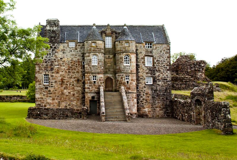 ملف:Rowallan Castle.JPG