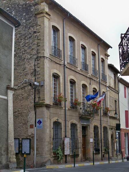 ملف:Cucuron - Mairie.jpg