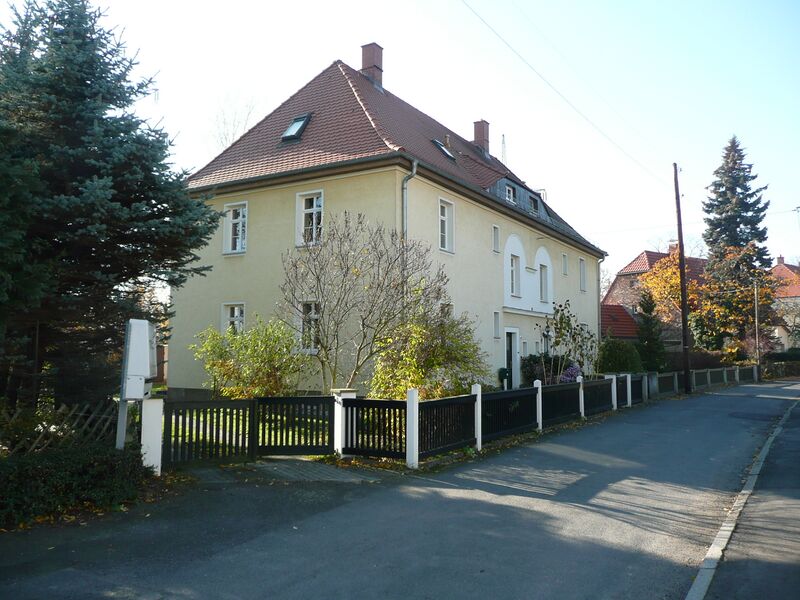 ملف:Doppelhaus Niedersedlitz Nelkenstraße18-20.JPG