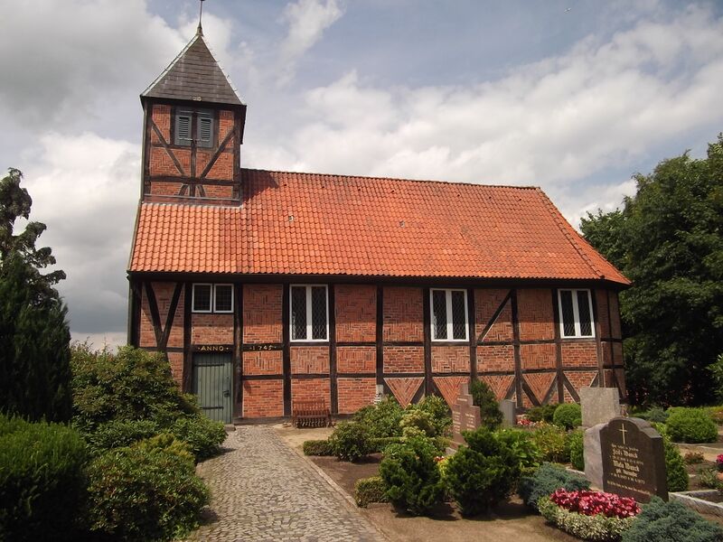 ملف:Kirche Niendorf Seitenansicht.JPG