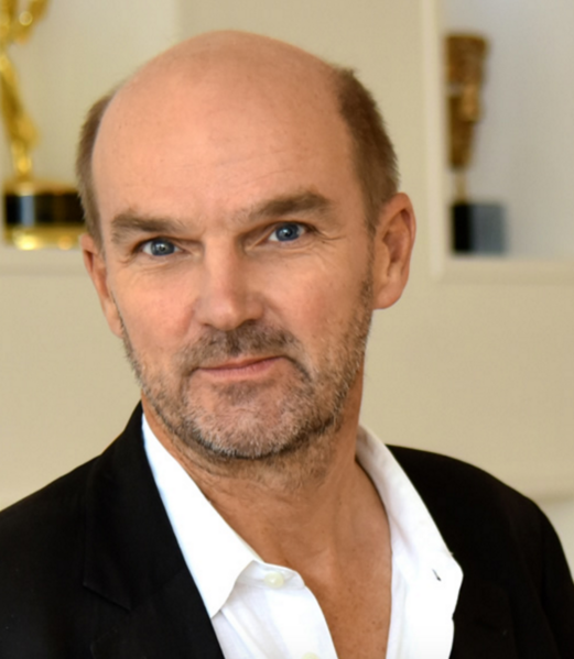 ملف:Stephen Lambert .png