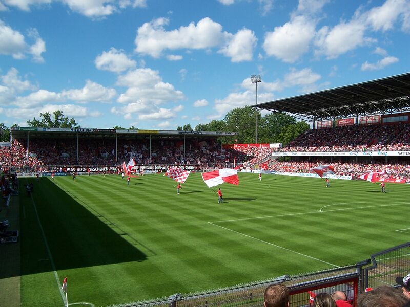 ملف:Cottbus Stadion der Freundschaft.jpg