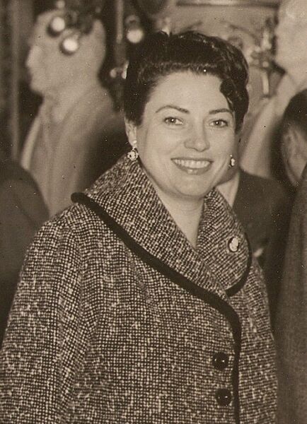 ملف:Delia Degliuomini de Parodi.jpg