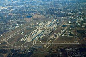Detroit Metropolitan Airport Aerial - November 2015 (45764509704).jpg