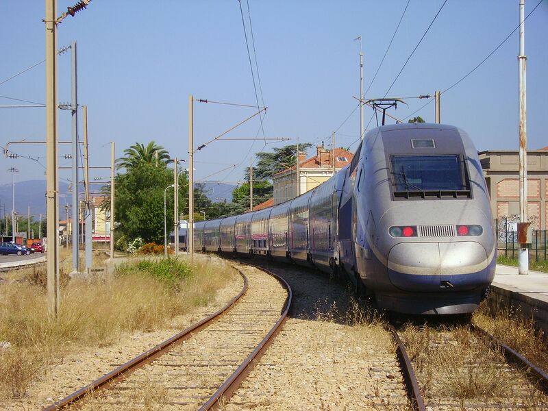 ملف:Hyeres gare-a.jpg