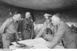 Bundesarchiv Bild 101I-784-0203-14A, Nordafrika, Bayerlein, Rommel, Nehring.jpg