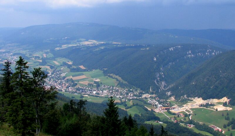 ملف:Court BE CH.jpg