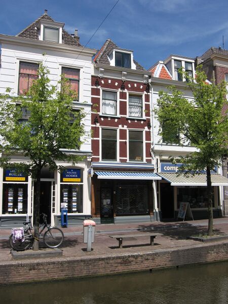ملف:Delft - Binnenwatersloot 24.jpg