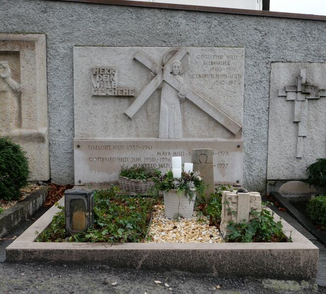 ملف:GottfriedHiltiFamilyGrave-SchaanCemetery RomanDeckert03012023.jpg