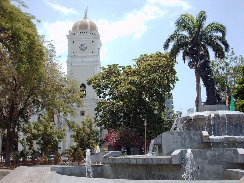 ملف:Plaza girardot.jpg