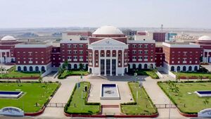 الحرم الجامعي في كلية البترجي الطبية.jpg