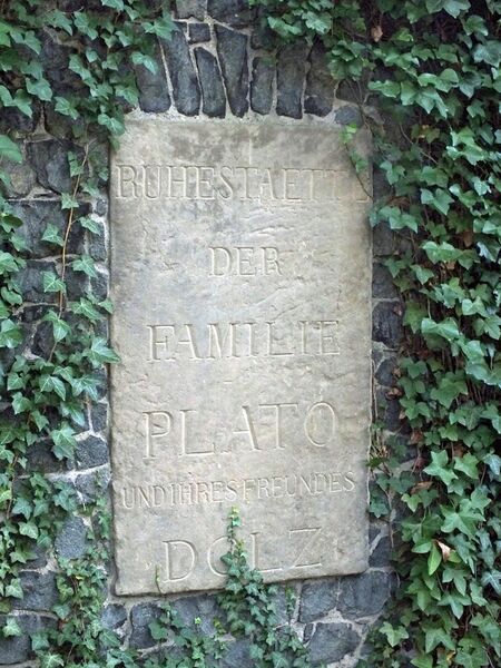 ملف:Familiengrab Plato.jpg