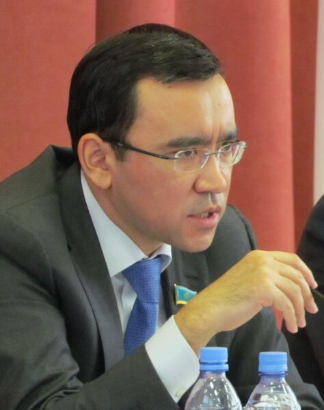 ملف:Maulen Ashimbaev, 2013 (cropped).JPG