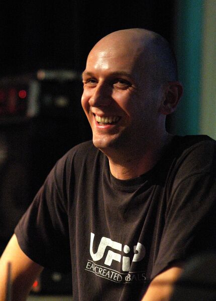 ملف:Mike Pickering.jpg