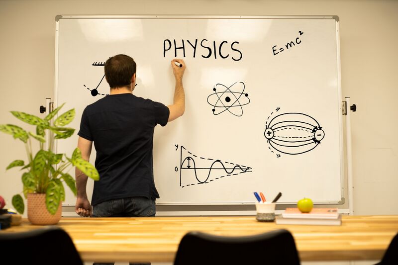 ملف:Physics Tutor.jpg