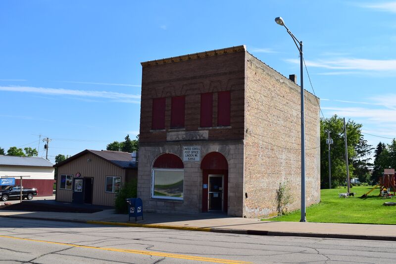 ملف:Post office, Linden, WI.jpg