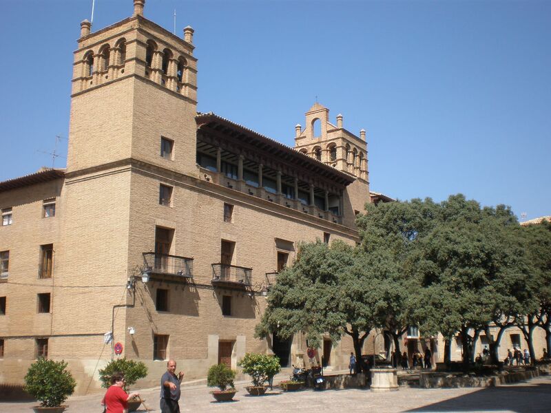 ملف:Ayuntamiento de Huesca.JPG