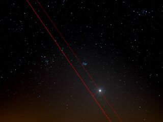 The ecliptic latitude of Venus (thin red dashed line), i.e. her distance from the ecliptic (thick red dashed line), is 3.0 degrees.
