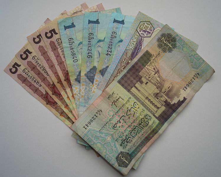 ملف:Libyan bills.jpg