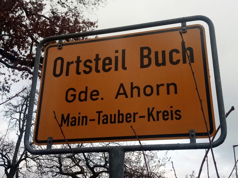 ملف:Place name sign Buch.jpg