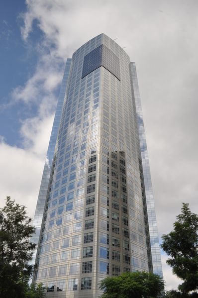 ملف:Repsol-YPF Tower Skyhigh.jpg