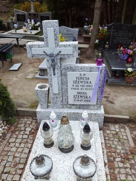 ملف:Grób Teresy Iżewskiej.jpg