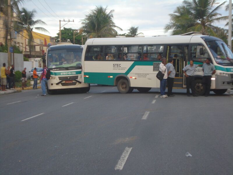 ملف:Micro-ônibus do STEC.jpg