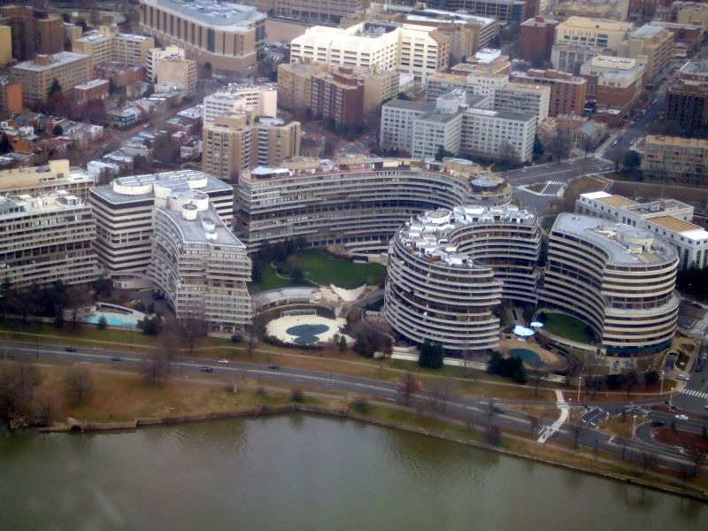 ملف:WatergateFromAir.JPG