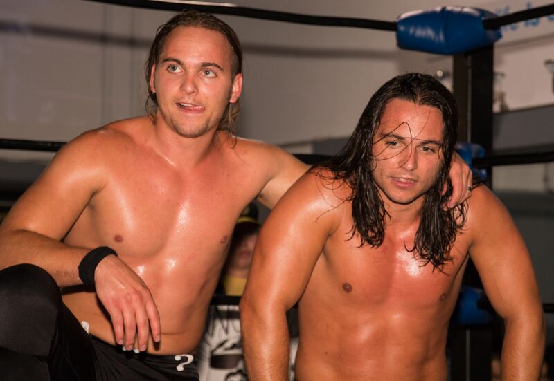 ملف:Young Bucks Smash 2013.jpg