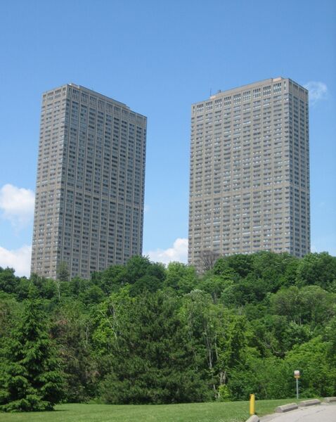 ملف:Leaside Towers.JPG