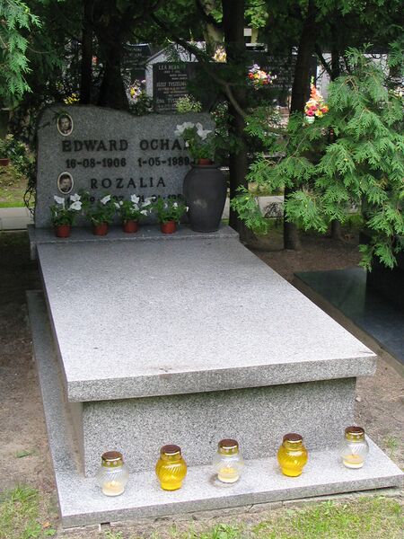 ملف:Nagrobek edward ochab.JPG