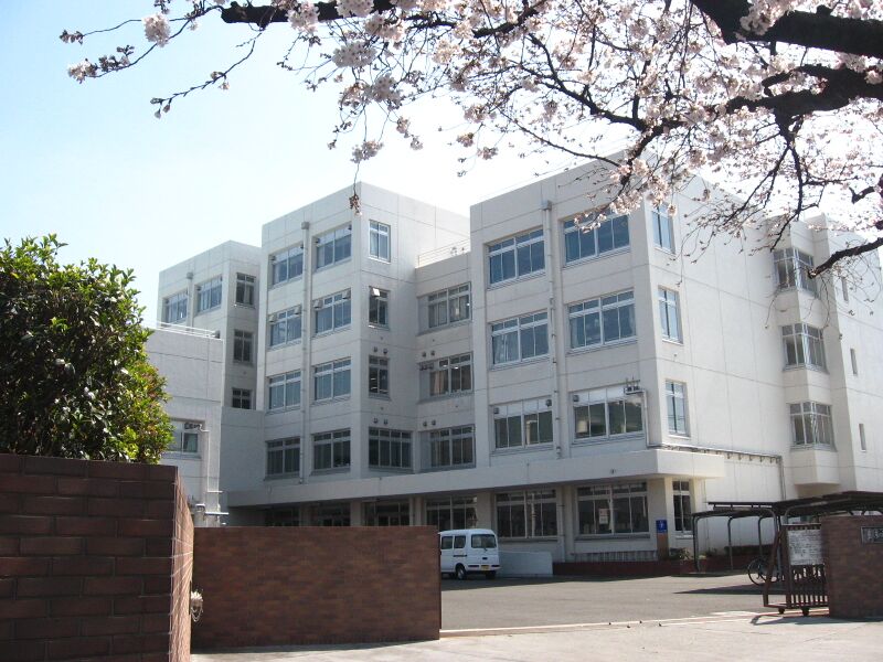 ملف:Musashinokita-High-School.jpg
