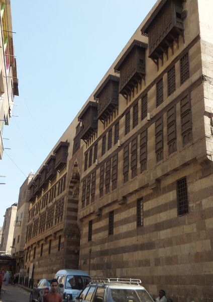 ملف:Wikala al-Ghuri street facade.jpg