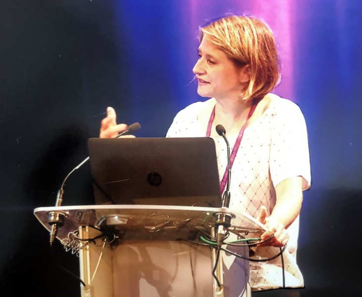 ملف:Karine Lacombe Congrès.png