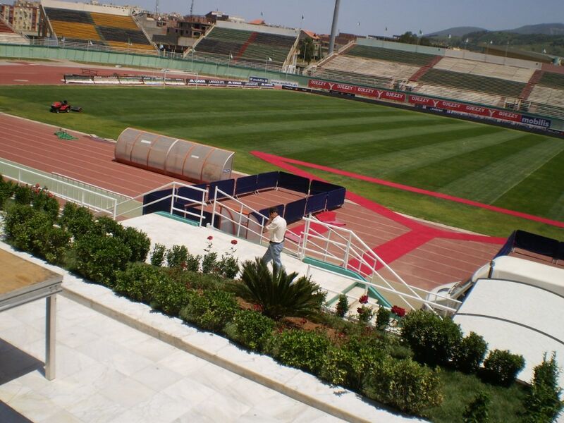 ملف:Stade Tchaker.jpg