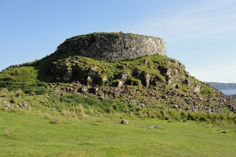 ملف:Dun Beag Broch, Struan.JPG
