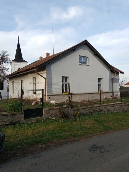 ملف:Škvorec, evangelická fara.jpg