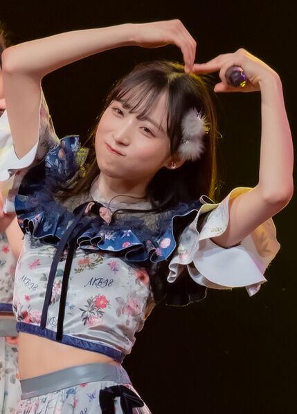 ملف:小栗有以 (cropped).jpg