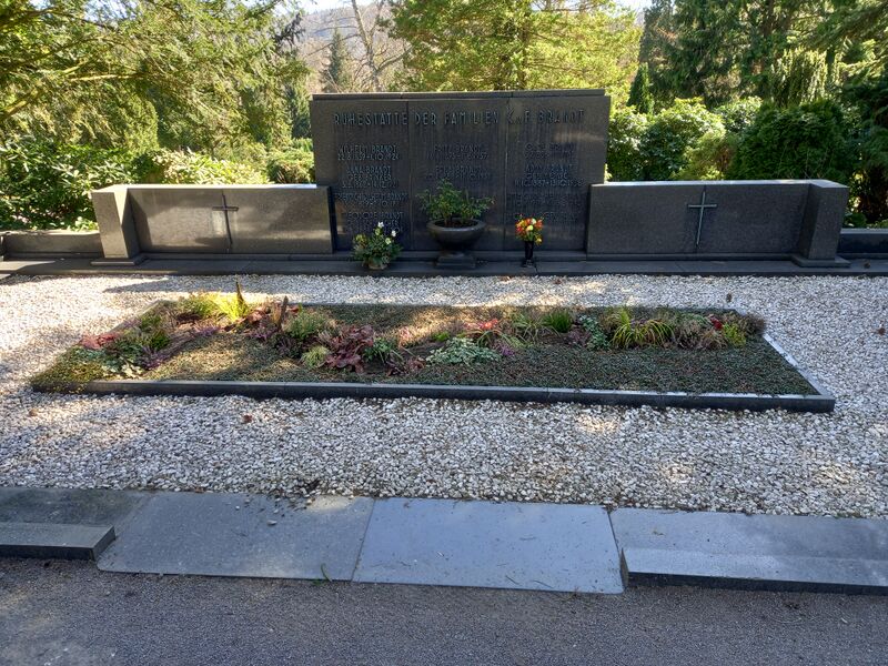 ملف:Familiengrab Brandt Haspe.jpg