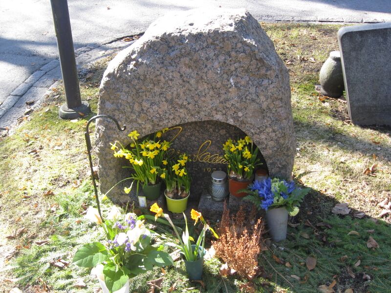 ملف:Jarno Saarinen's grave 2010.jpg