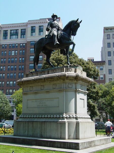 ملف:McPherson Square statue.jpg