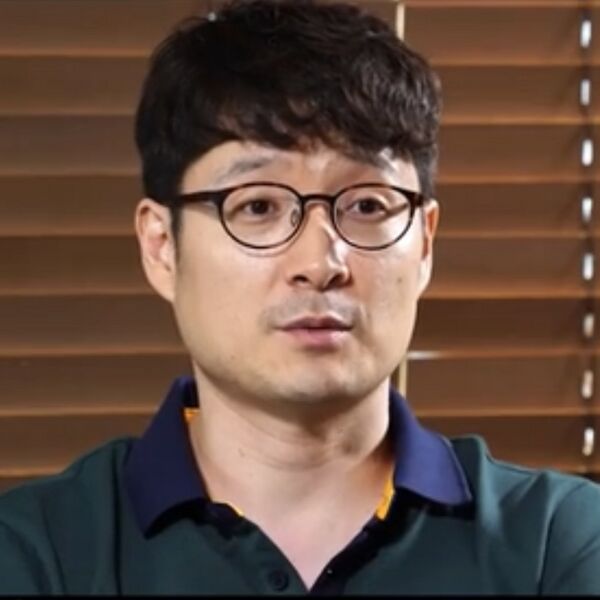 ملف:Park Hoon-jung 2017.jpg