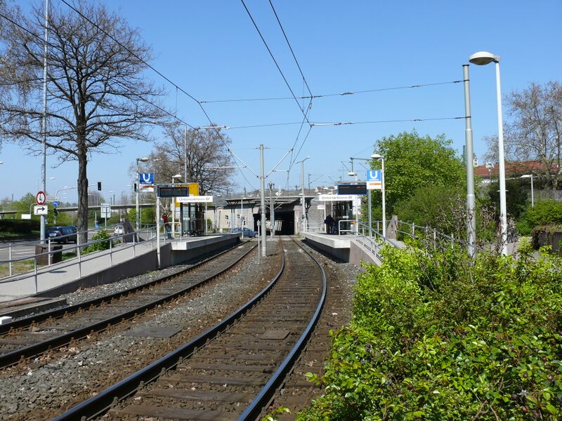 ملف:Stadtbahnhaltestelle Untertürkheim Bahnhof U13.jpg
