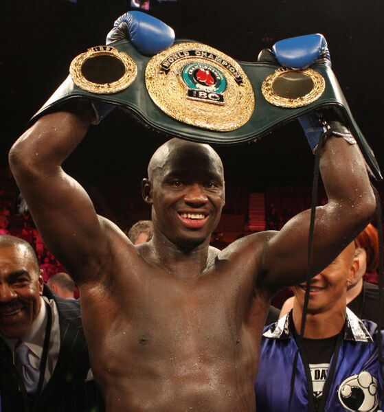 ملف:AntonioTarverRaiseJuly2011.jpg