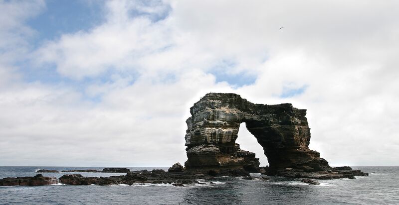 ملف:Darwins Arch, Galapagos.jpg