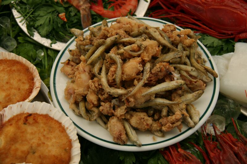 ملف:Pescado frito diverso.jpg